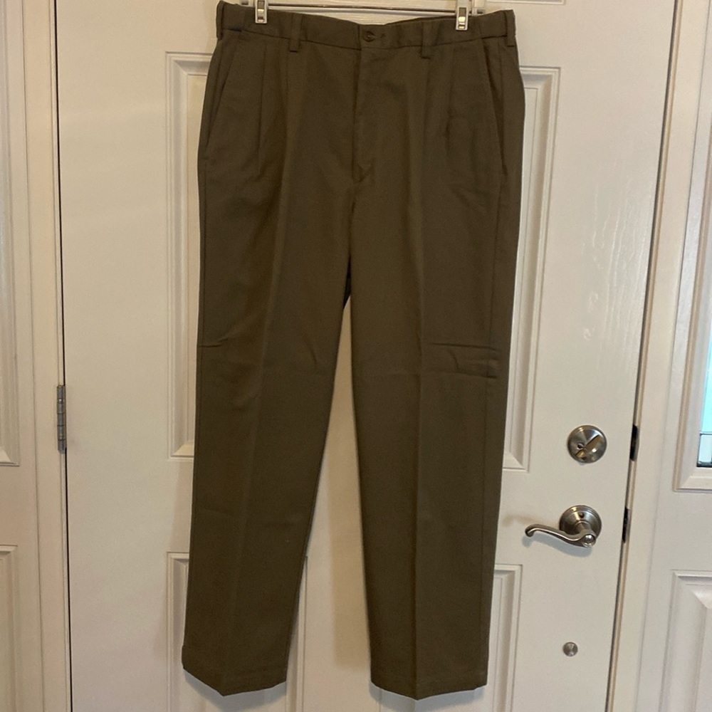 Men’s Haggar dress pants.